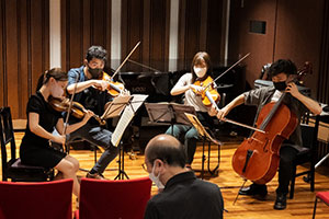Mako Ochiai participates in a lesson at the Suntory Hall Chamber Music Academy